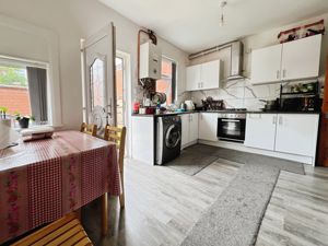 Kitchen Diner- click for photo gallery